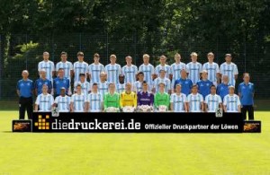 Bildrechte: Stefan Matzke / sampics <br />   Fotograf: sampics / Stefan Matzke“ title=“Mannschaftsfoto TSV 1860 München 2010 / 2011 “ width=“300″ height=“195″ class=“size-medium wp-image-3486″ /><figcaption id=